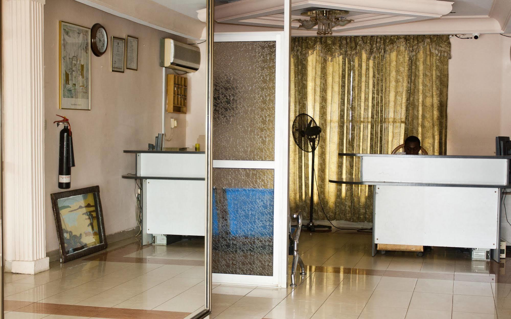 East Legon Guest Lodge Madina Exterior photo