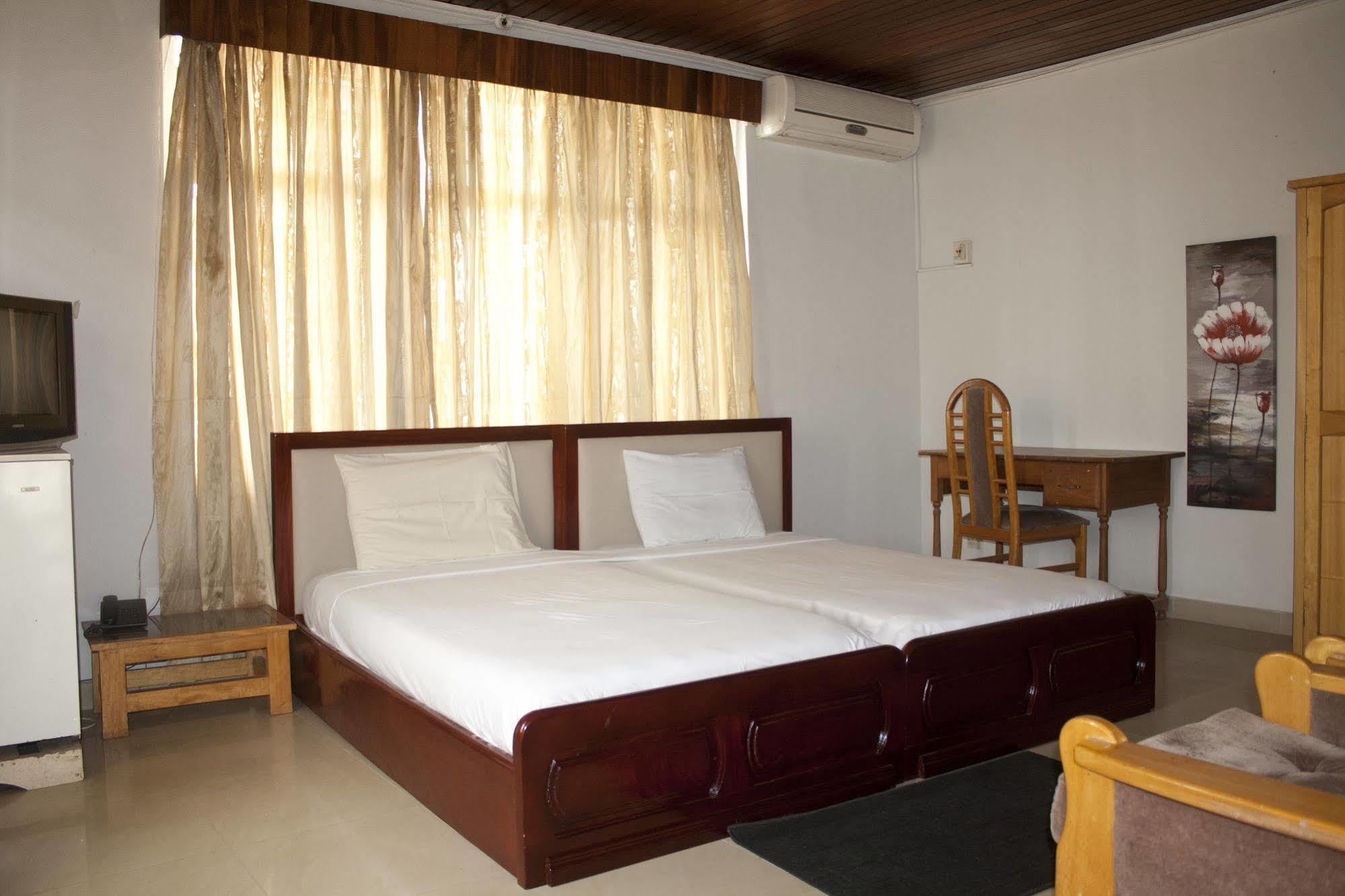 East Legon Guest Lodge Madina Exterior photo