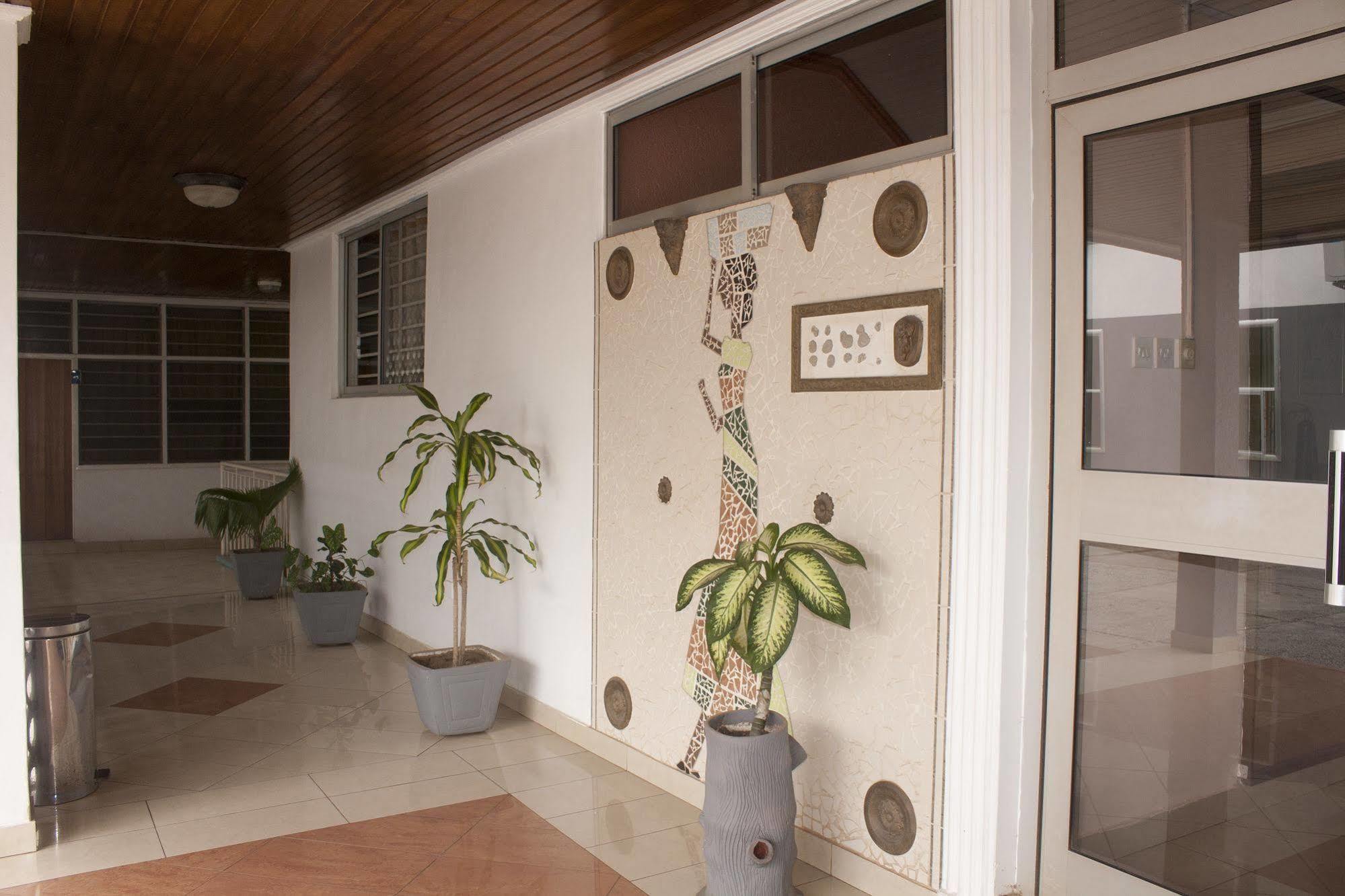 East Legon Guest Lodge Madina Exterior photo