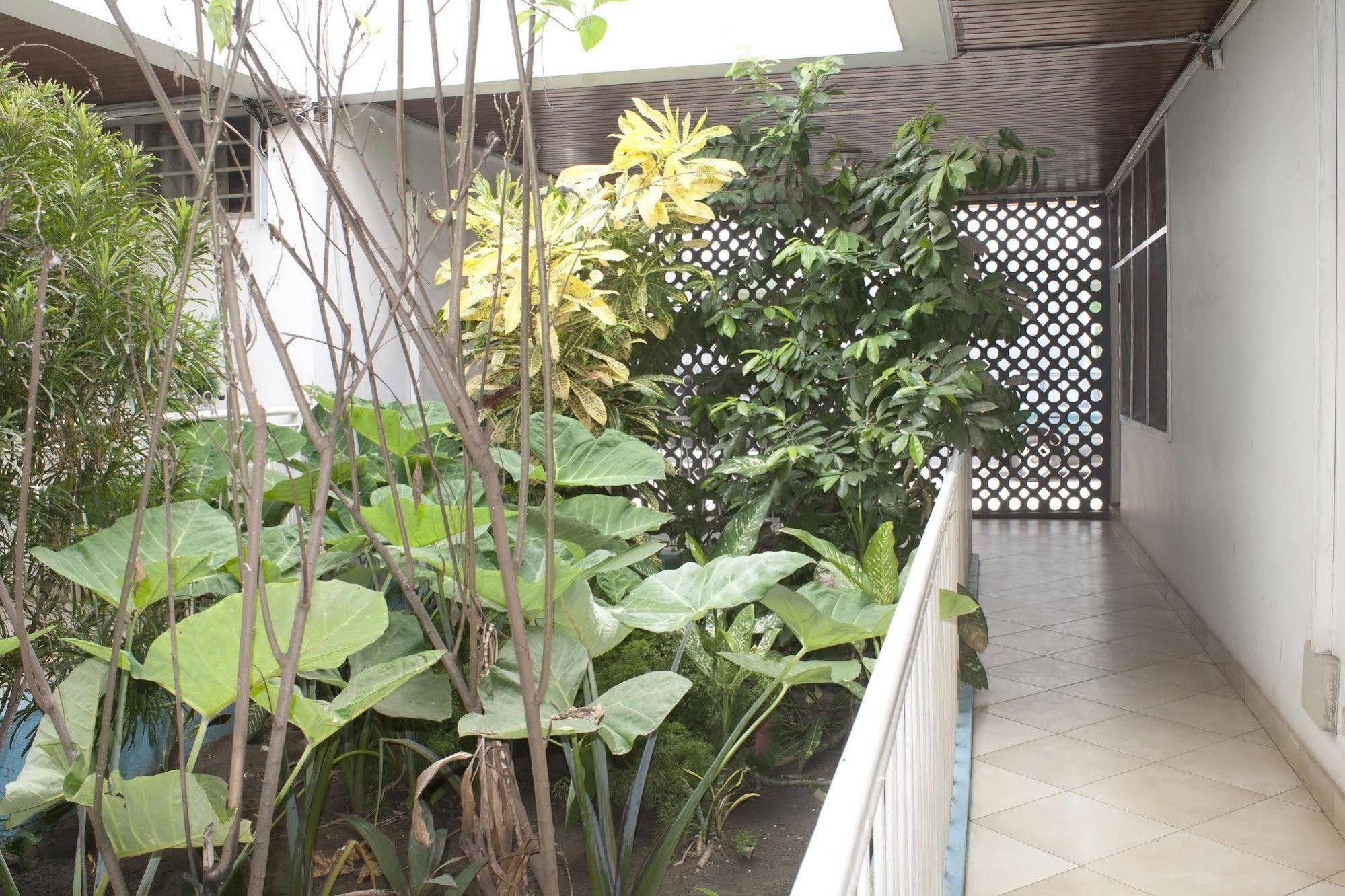 East Legon Guest Lodge Madina Exterior photo